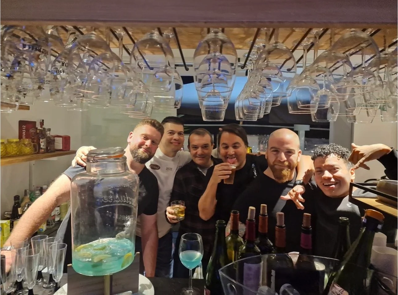 El equipo de Punto UY en la barra